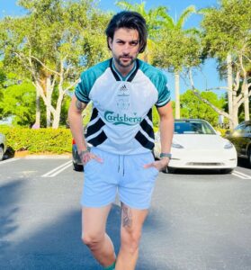 Integrante de la peña del Liverpool en Cuba